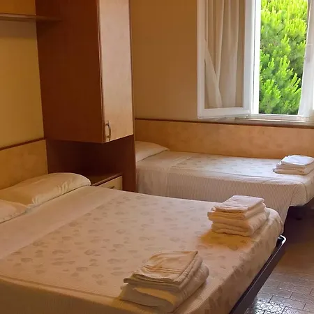 Jolanda Hotel *